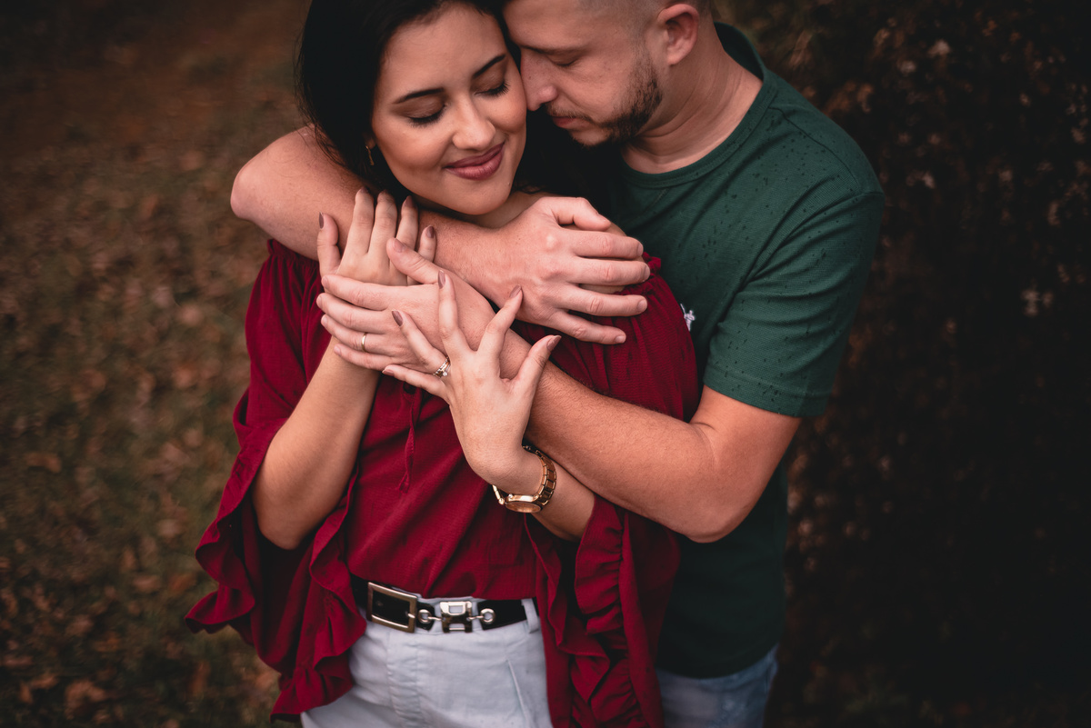 Ensaio de Casal em Nova Friburgo, foto do casal se abraçando