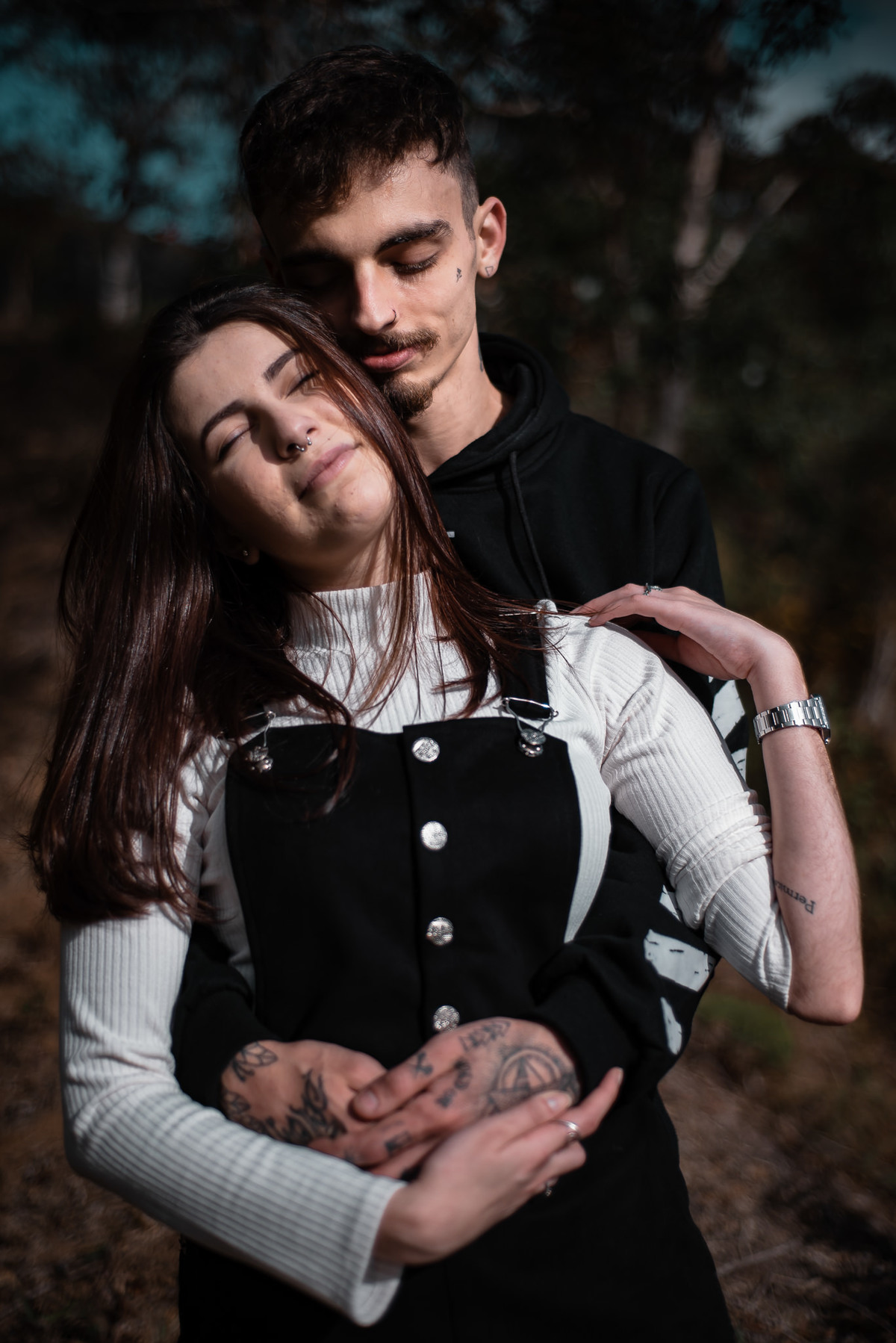 Fotógrafo Nova Friburgo Ensaio de Casal em Nova Friburgo, foto do casal se abraçando