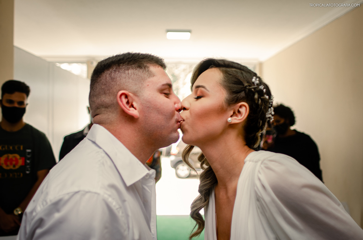 Fotógrafo de Casamento em Nova Friburgo, Fotografia de Casal. Foto do beijo do casamento