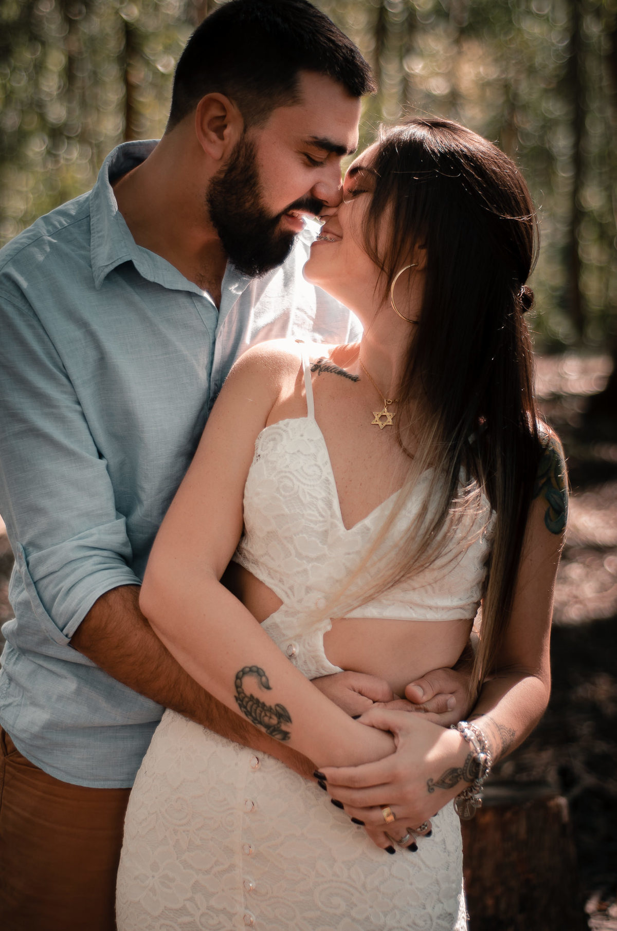 Ensaio de Casal em Nova Friburgo. Foto do casal se olhando