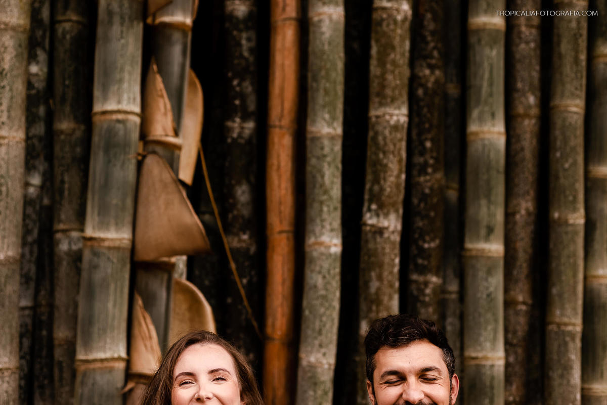 Fotografo Nova Friburgo. Ensaio de casal life-style. Fotografia Espontânea. Sessão pre-wedding. corte criativo dos olhos do casal sorrindo