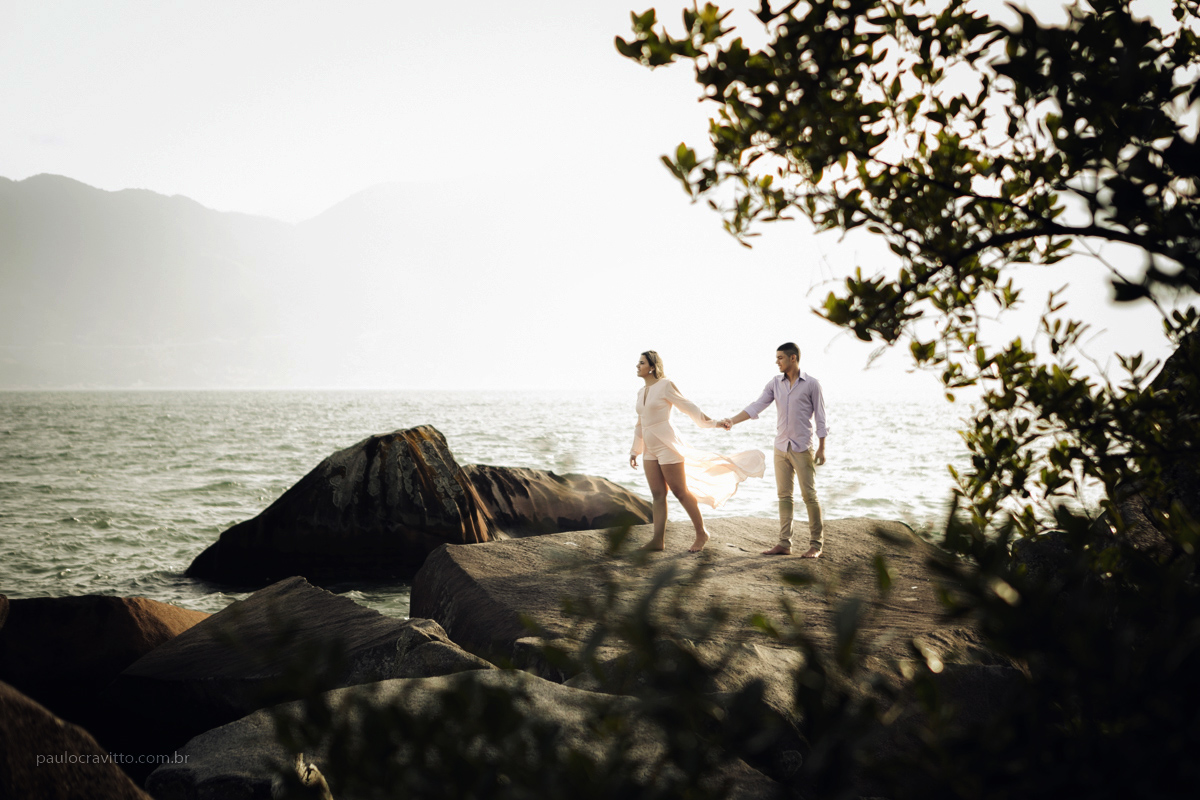 ensaio na praia, ilha bela, sao sebastião, ensaio casal, pre wedding, fotojornalismo, paulo cravitto, fotografia na praia,