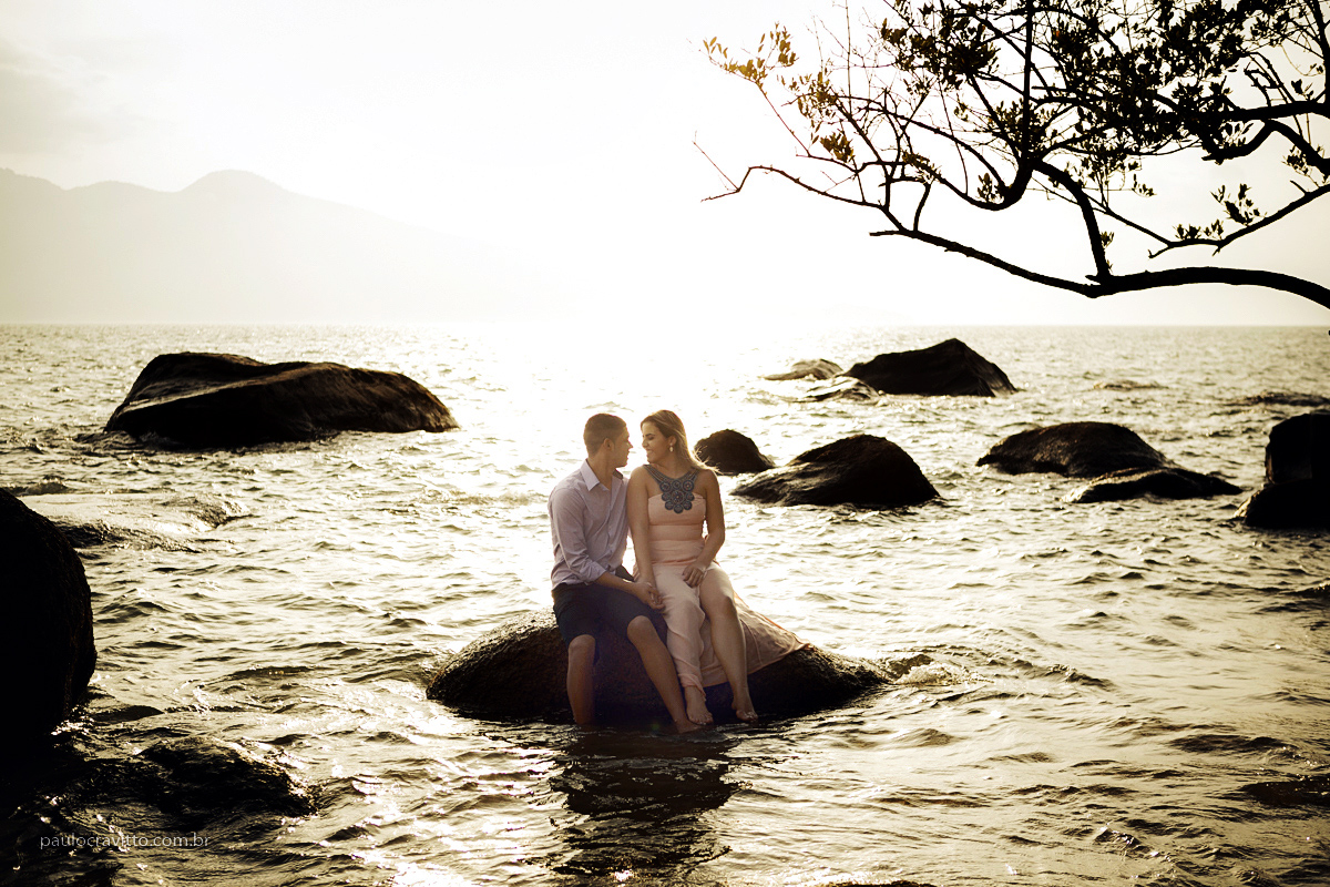 ensaio na praia, ilha bela, sao sebastião, ensaio casal, pre wedding, fotojornalismo, paulo cravitto, fotografia na praia,