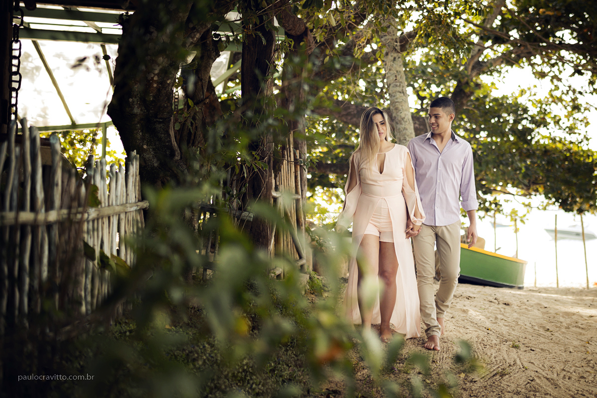 ensaio na praia, ilha bela, sao sebastião, ensaio casal, pre wedding, fotojornalismo, paulo cravitto, fotografia na praia,