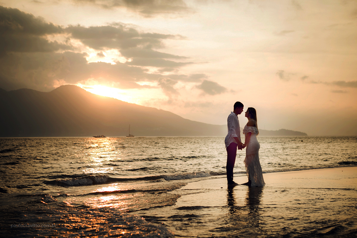 ensaio na praia, ilha bela, sao sebastião, ensaio casal, pre wedding, fotojornalismo, paulo cravitto, fotografia na praia,