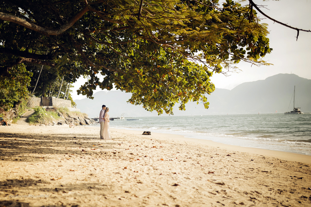 ensaio na praia, ilha bela, sao sebastião, ensaio casal, pre wedding, fotojornalismo, paulo cravitto, fotografia na praia,