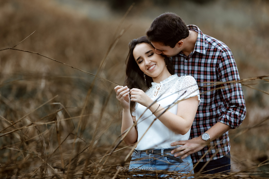 ensaio pre casamento; sao roque, pre wedding; noivos; paulo cravitto; ensaio no interior;  ensaio no campo;  estação de trem. estação de sao roque; paulo cravitto fotografia