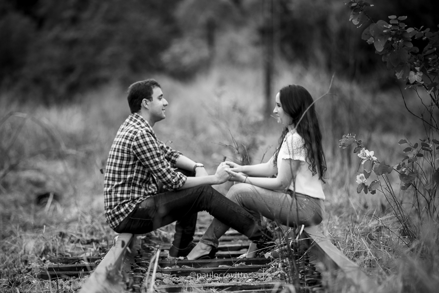 ensaio pre casamento; sao roque, pre wedding; noivos; paulo cravitto; ensaio no interior;  ensaio no campo;  estação de trem. estação de sao roque; paulo cravitto fotografia