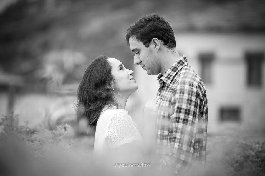 ensaio pre casamento; sao roque, pre wedding; noivos; paulo cravitto; ensaio no interior;  ensaio no campo;  estação de trem. estação de sao roque; paulo cravitto fotografia