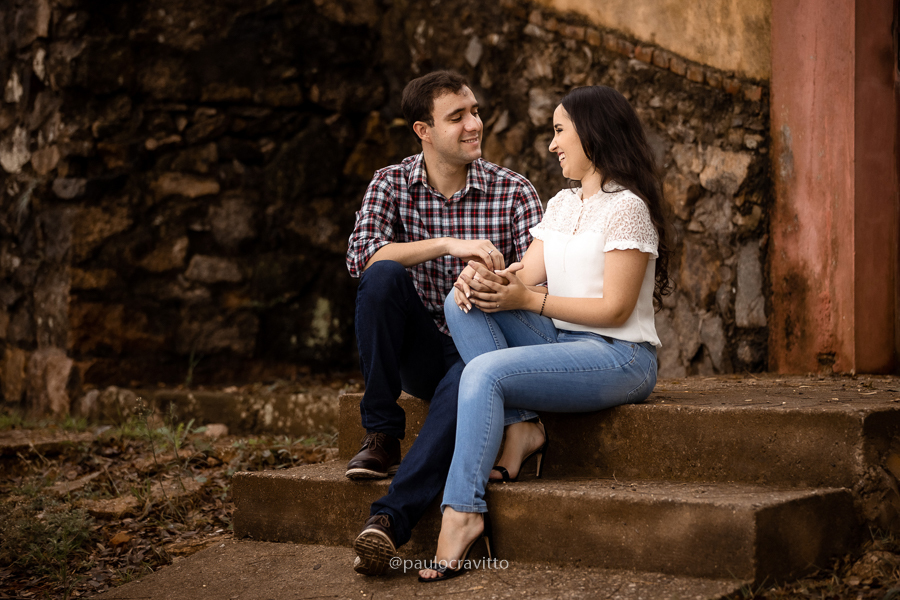 ensaio pre casamento; sao roque, pre wedding; noivos; paulo cravitto; ensaio no interior;  ensaio no campo;  estação de trem. estação de sao roque; paulo cravitto fotografia