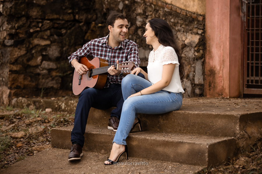 ensaio pre casamento; sao roque, pre wedding; noivos; paulo cravitto; ensaio no interior;  ensaio no campo;  estação de trem. estação de sao roque; paulo cravitto fotografia