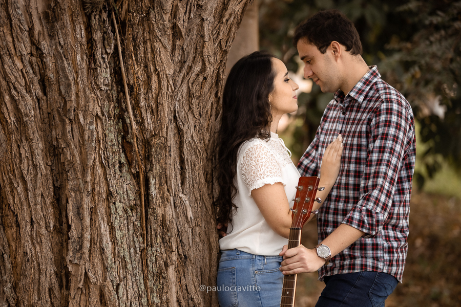 ensaio pre casamento; sao roque, pre wedding; noivos; paulo cravitto; ensaio no interior;  ensaio no campo;  estação de trem. estação de sao roque; paulo cravitto fotografia