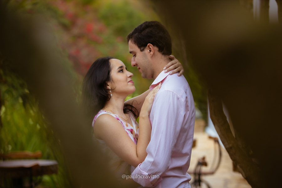 ensaio pre casamento; sao roque, pre wedding; noivos; paulo cravitto; ensaio no interior;  ensaio no campo;  estação de trem. estação de sao roque; paulo cravitto fotografia