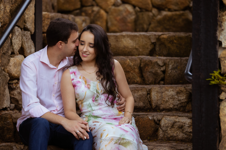 ensaio pre casamento; sao roque, pre wedding; noivos; paulo cravitto; ensaio no interior;  ensaio no campo;  estação de trem. estação de sao roque; paulo cravitto fotografia