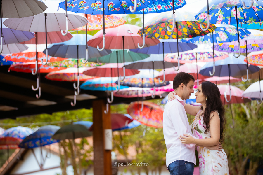 ensaio pre casamento; sao roque, pre wedding; noivos; paulo cravitto; ensaio no interior;  ensaio no campo;  estação de trem. estação de sao roque; paulo cravitto fotografia
