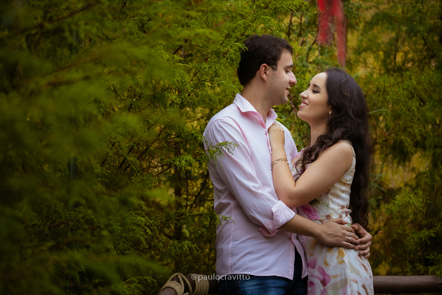 ensaio pre casamento; sao roque, pre wedding; noivos; paulo cravitto; ensaio no interior;  ensaio no campo;  estação de trem. estação de sao roque; paulo cravitto fotografia