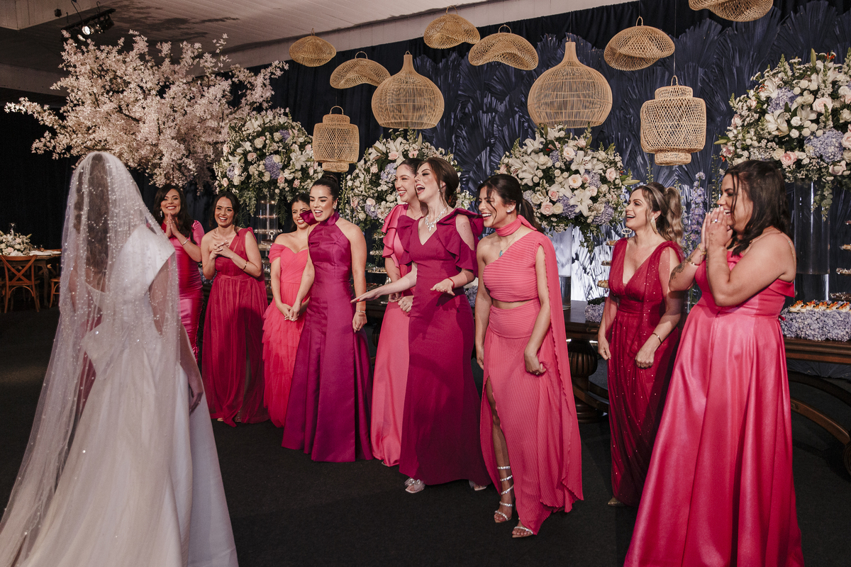 First Look Noiva com as madrinhas