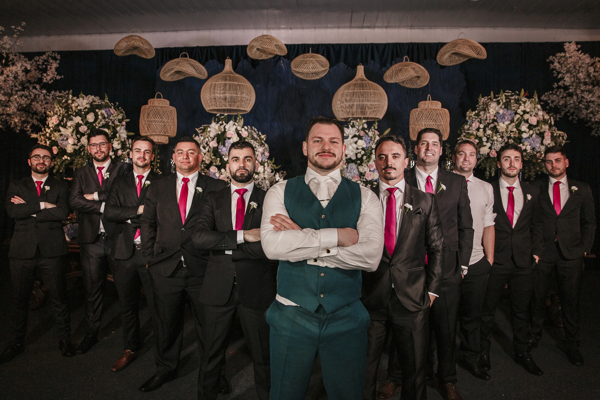 foto noivo com os padrinhos