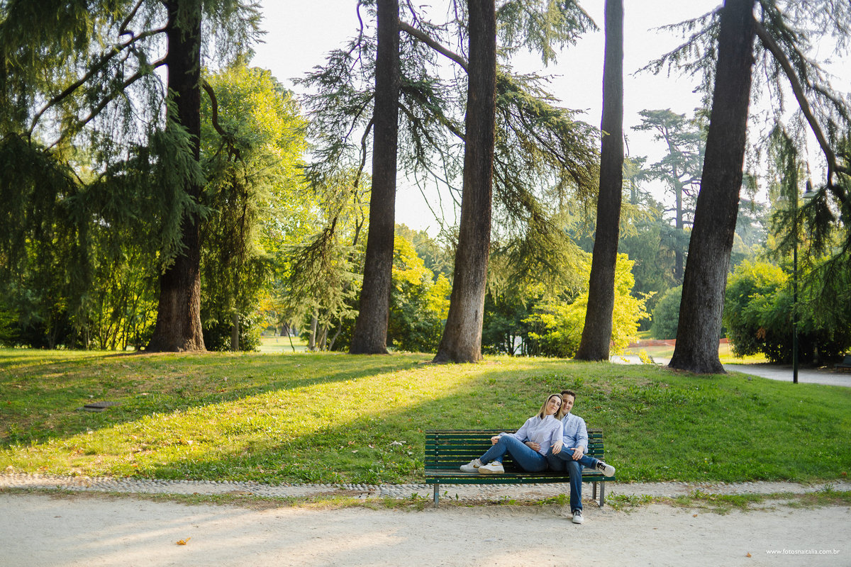 Casal namorando na itália