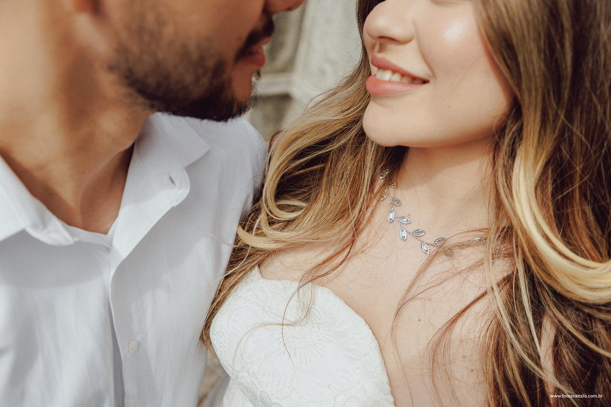 casal no lago di como fotógrafo filmagem barco