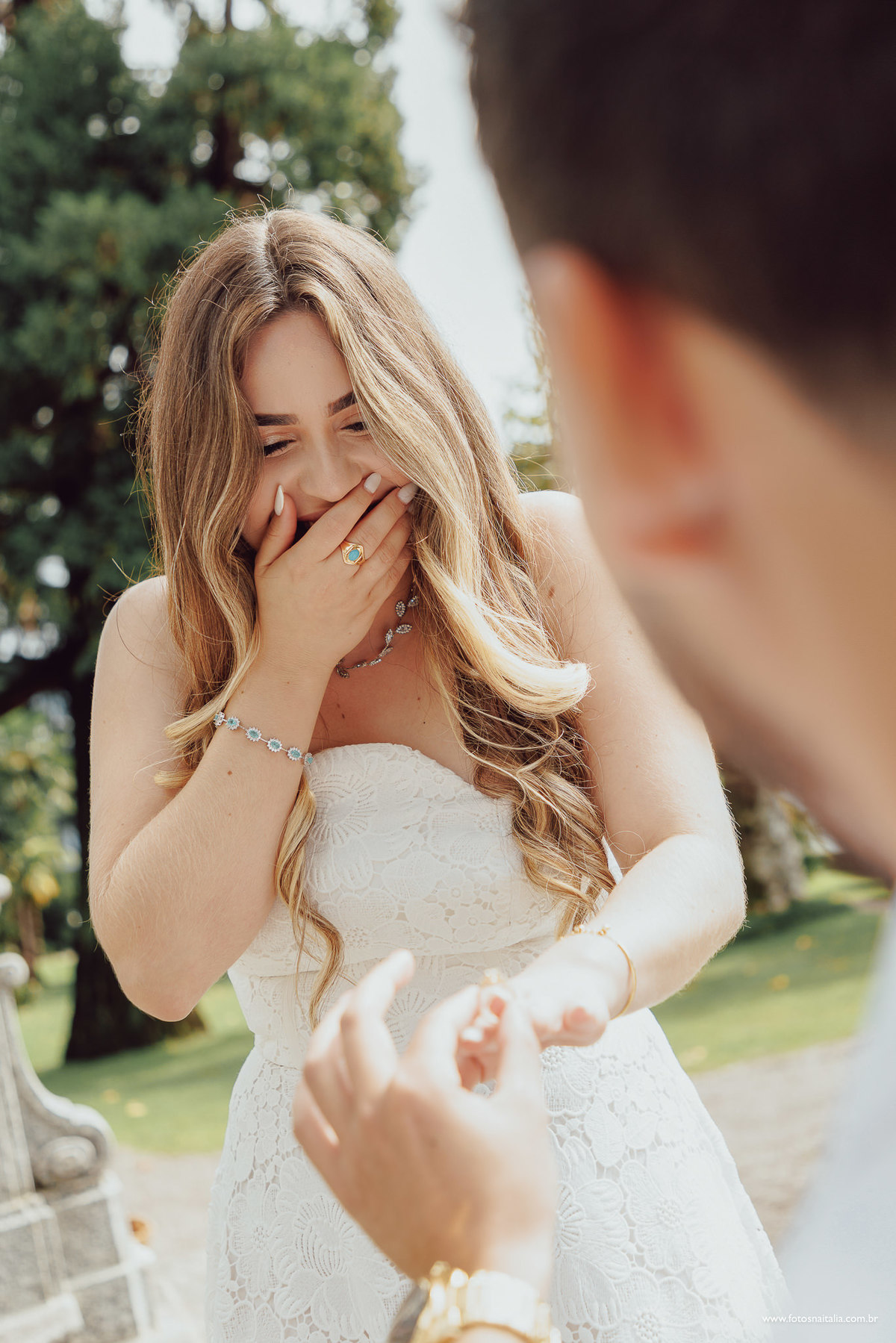 surpresa pedido de casamento na itália lago di como fotógrafia ensaio casal