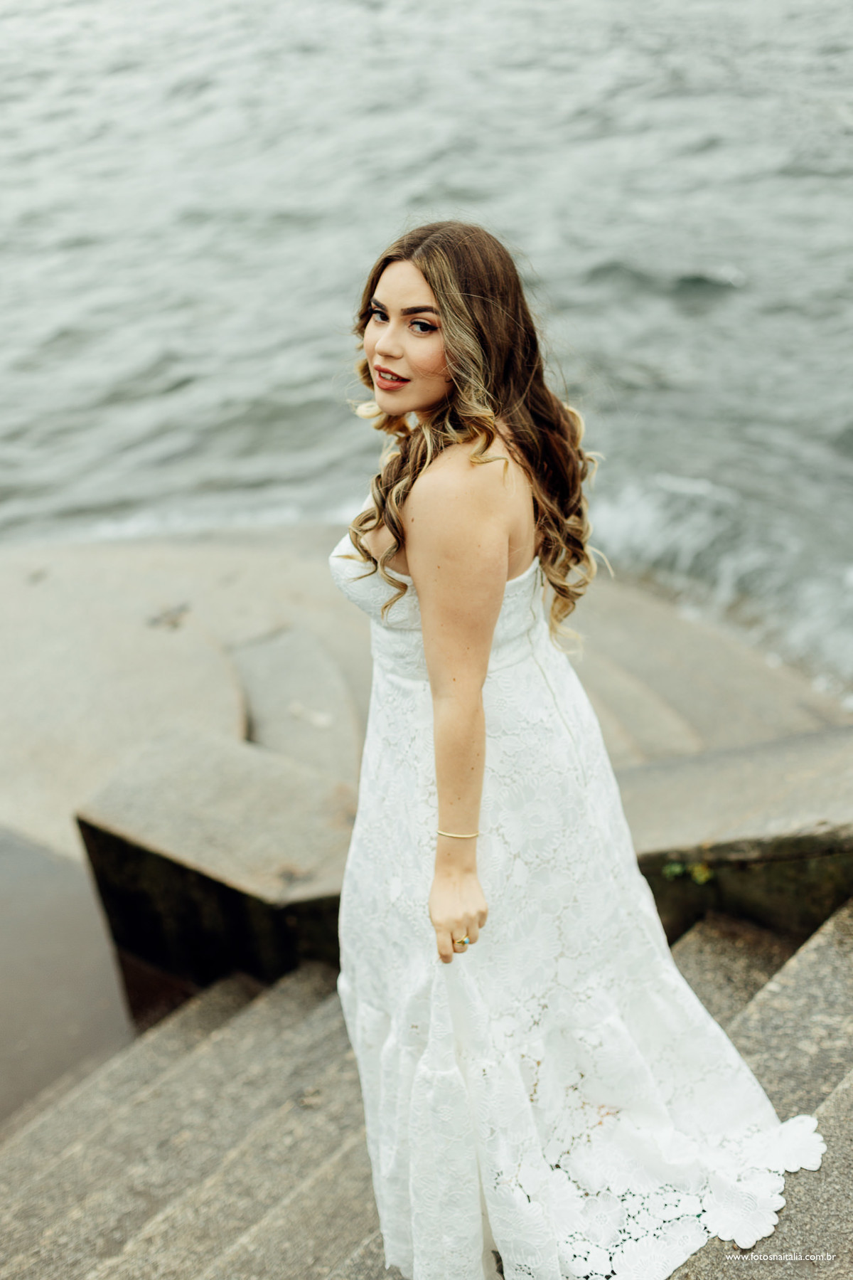 mulher vestido branco lago di como bellagio fotos na itália