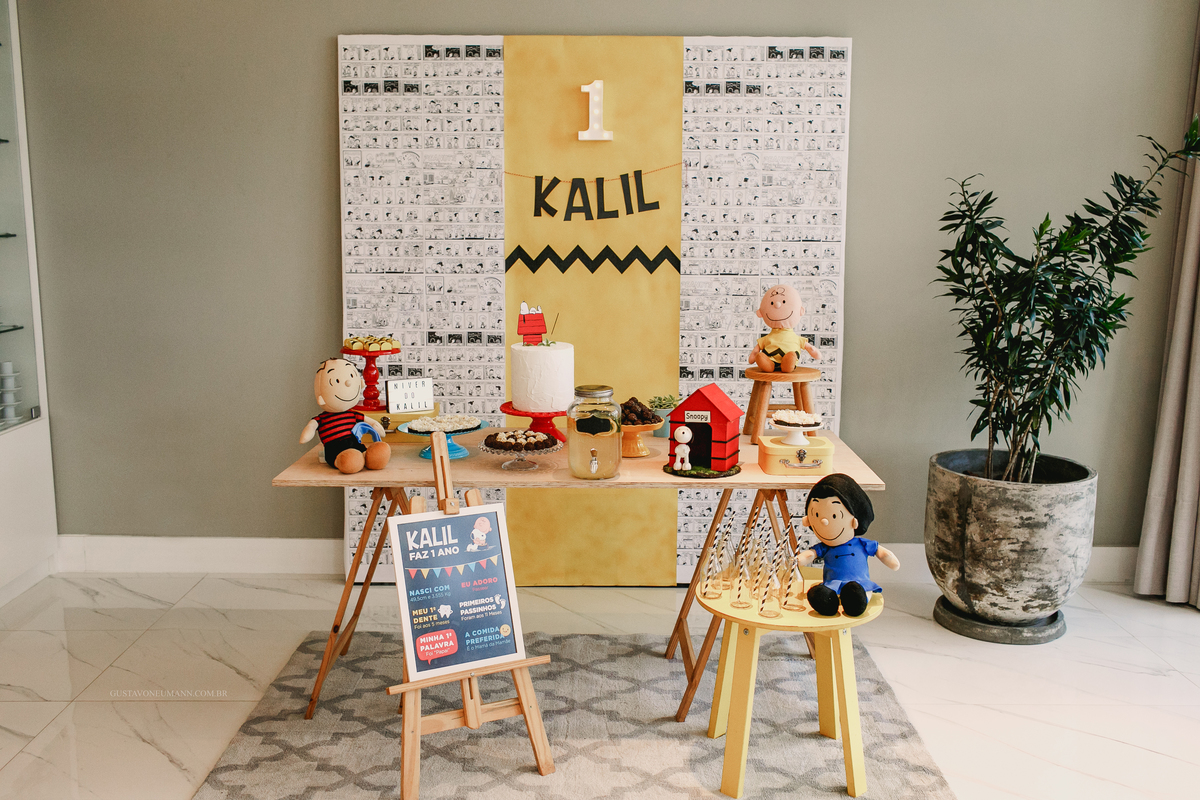 Mesa de aniversario do Snoopy.