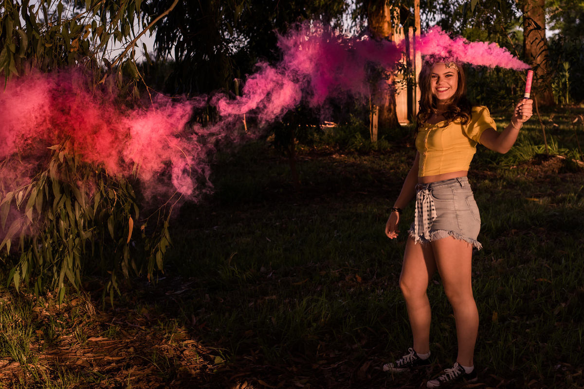 ensaio feminino 15 anos porto alegre debutante bat mitzvah internacional colorado santo angelo modelo sensual fumaça colorida