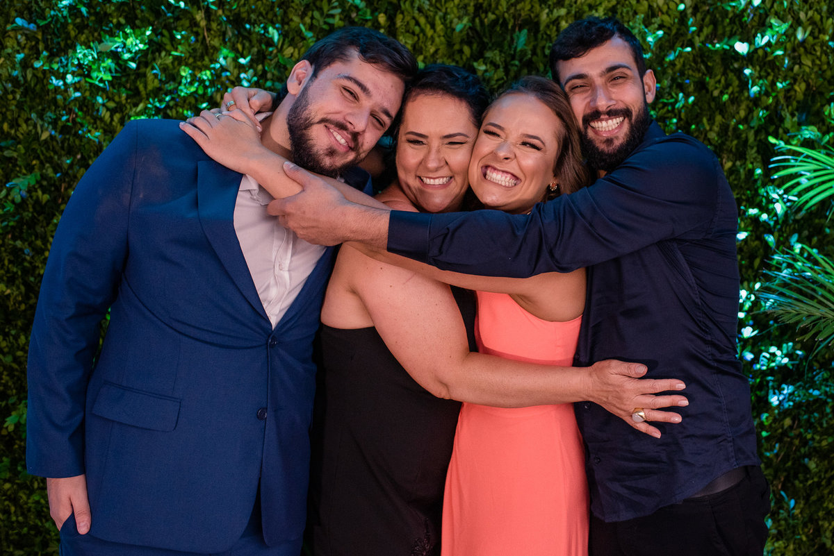 formatura ufrgs medicina festa de formatura fotos espontâneas fotógrafo porto alegre fotografia pucrs med abraço em família