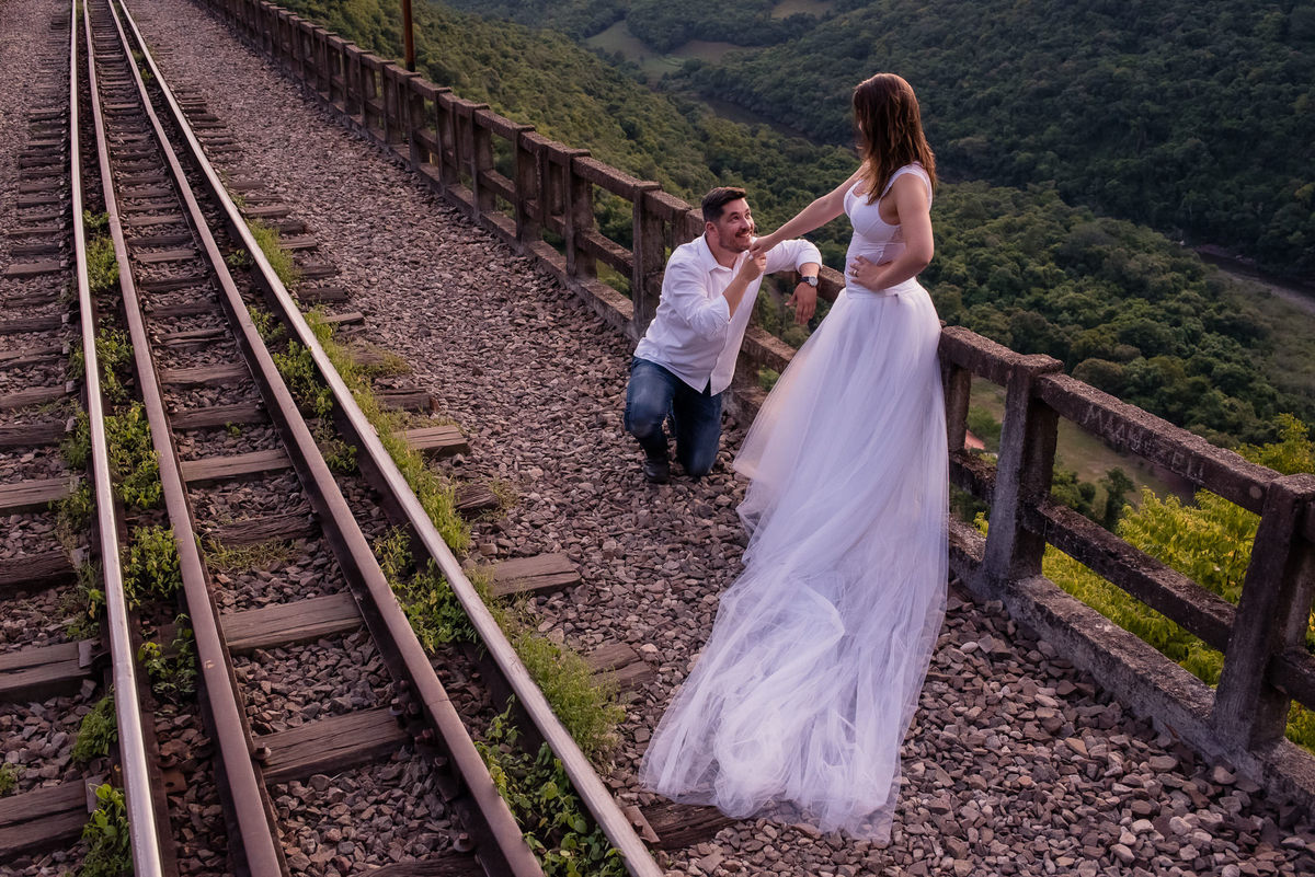 ensaio casal pré casamento wedding noivos rio grande do sul noiva noivo núpcias parreiral são valentim do sul felicidade casal viaduto v13