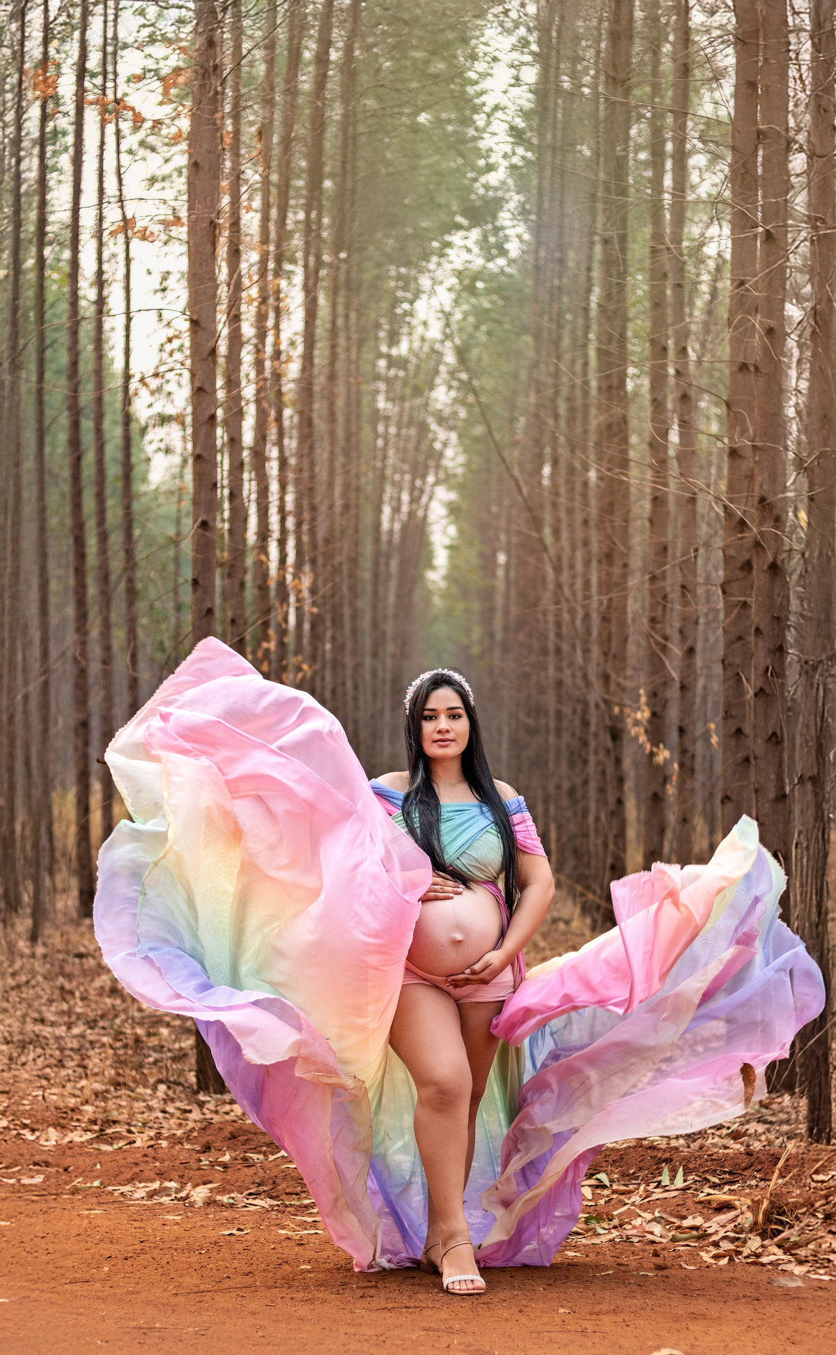 Ensaio de grávida com Layany, capturando o vínculo entre mãe e bebê antes do nascimento em belas paisagens.