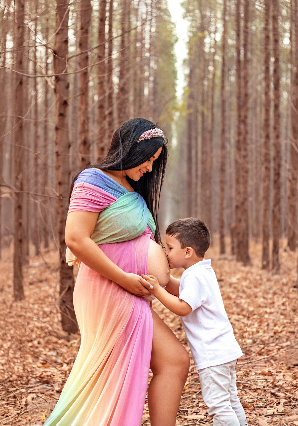 Fotografia gestante de Layany em um ensaio emocionante, capturando o amor e a expectativa pela chegada do bebê.