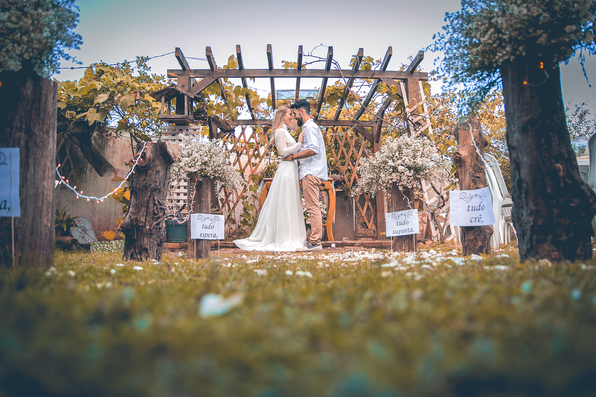 Sessão de fotos após a celebração do noivado. 