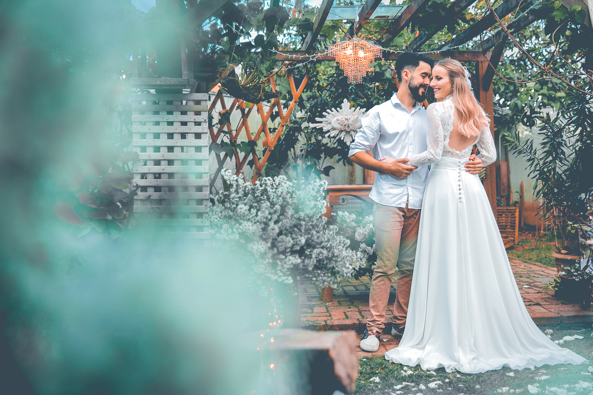 Foto dos noivos após o noivado.