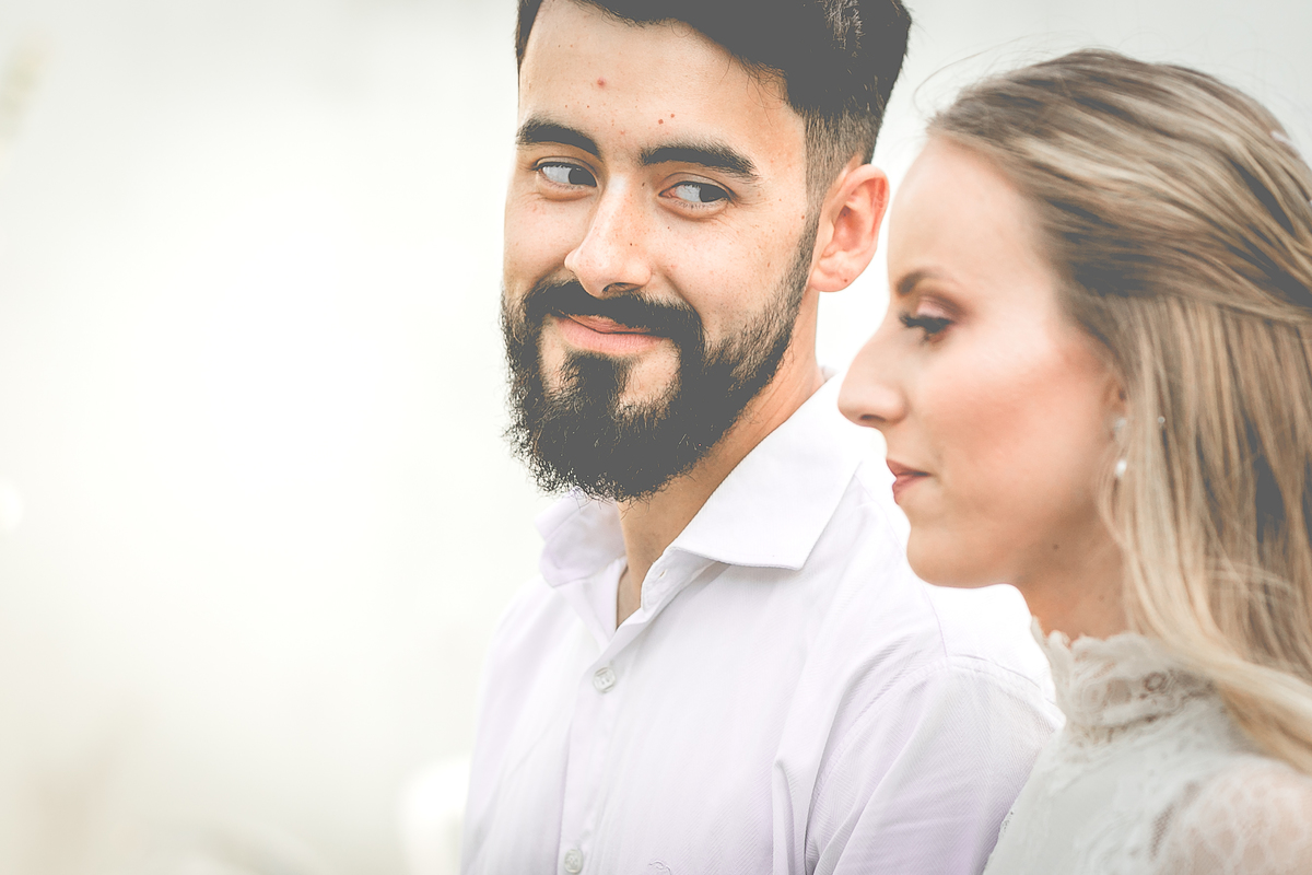 Olhar do noivo para sua noiva. 