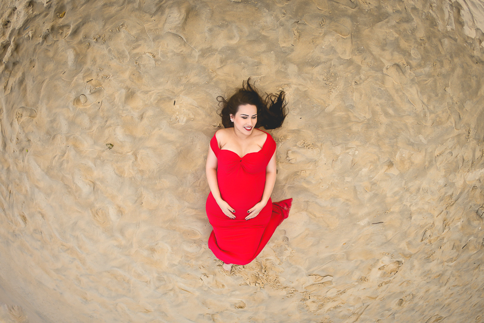 fotos de gestante na areia da praia