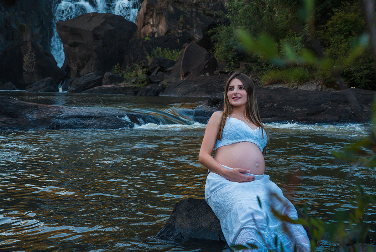 Gestante Gabriele fotos no rio Campos Novos -SC