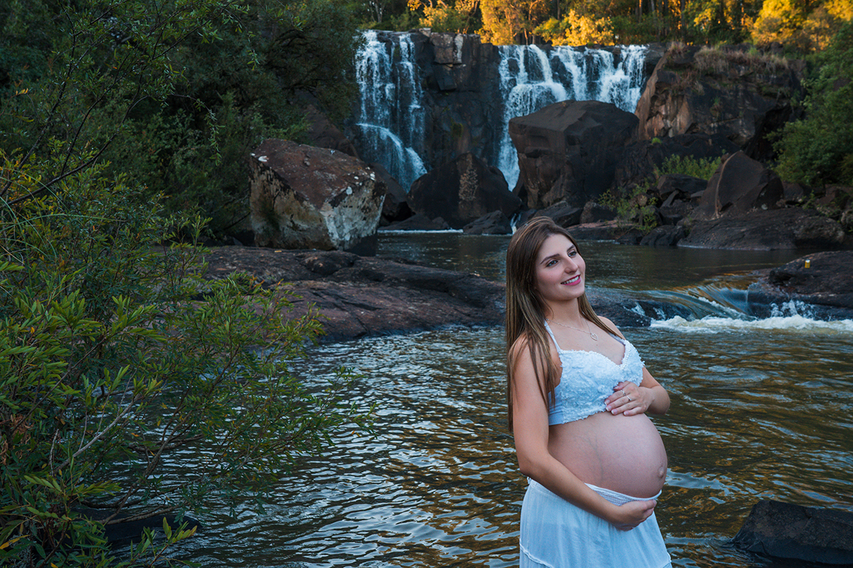 Gestante Gabriele fotos no rio Campos Novos -SC