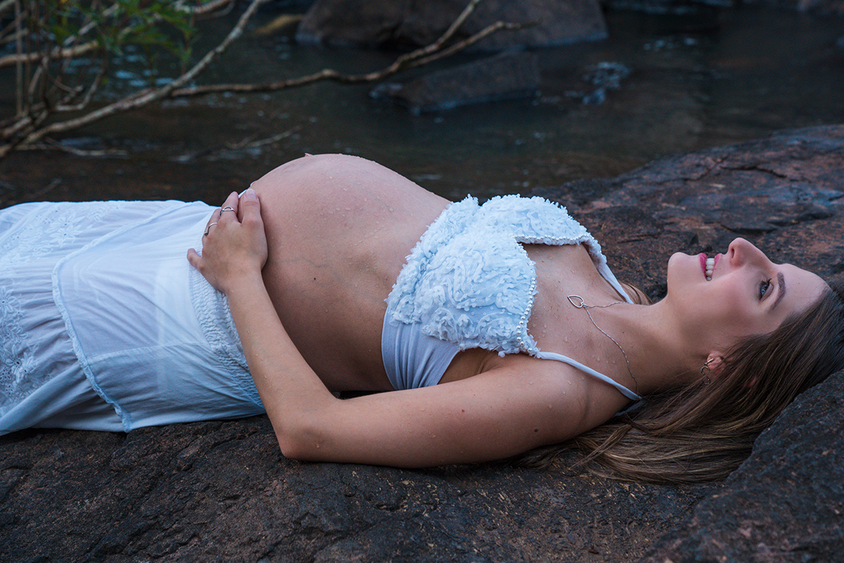 Gestante Gabriele fotos no rio Campos Novos -SC