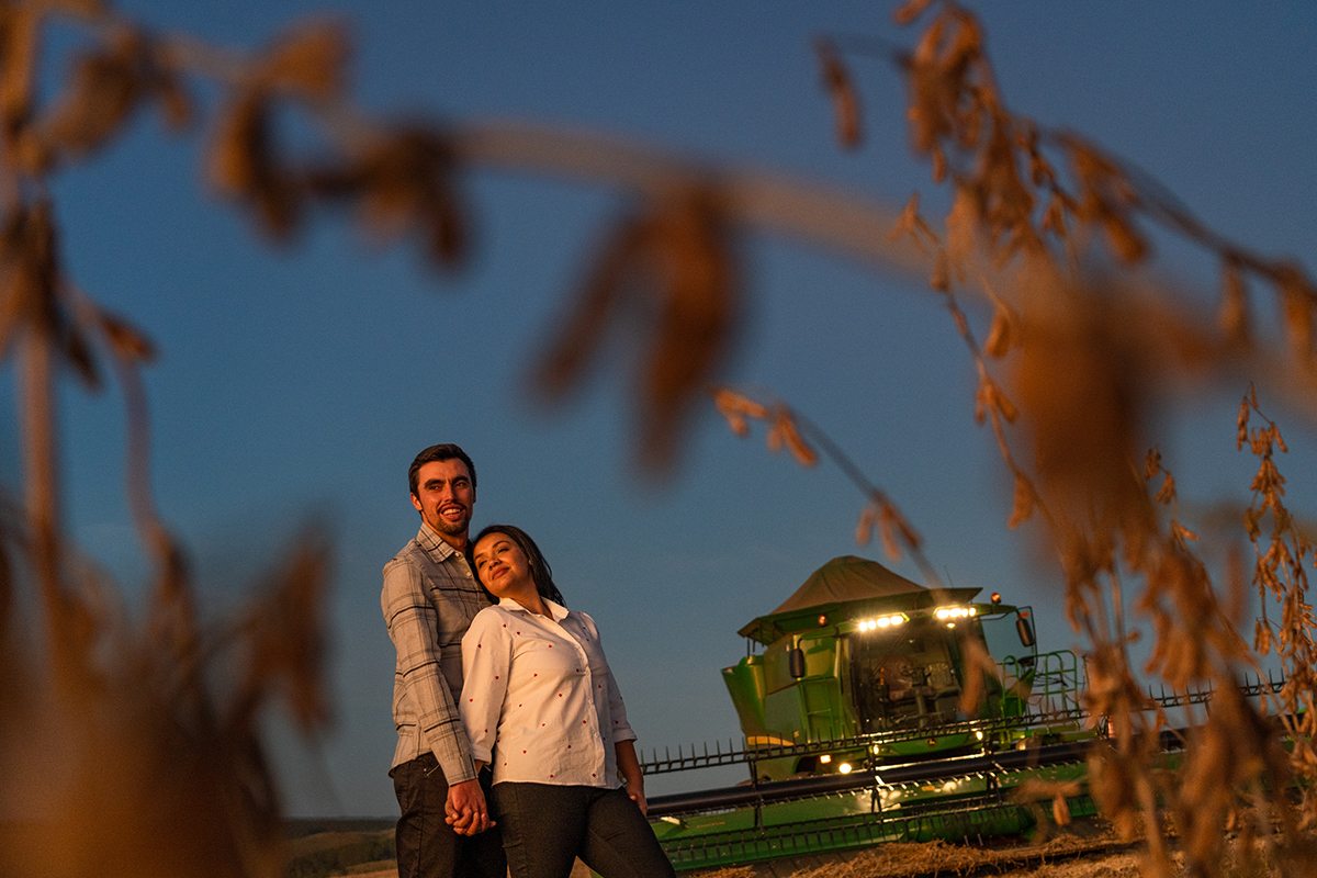 Pré wedding  no campo Leticia e Thiago foto Curitibanos - SC