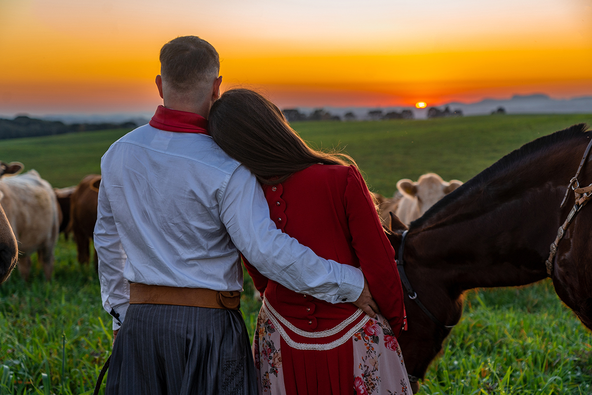 Pré wedding campeiro fim da tarde Dani e Pablo Campos Novos -SC