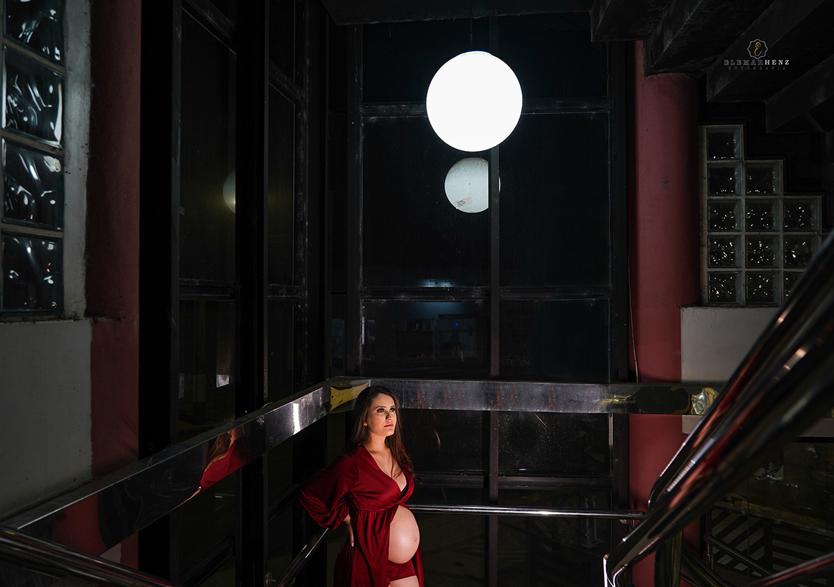 Sessão externa de noite na cidade 
 fotos criativas -gestante Mariely