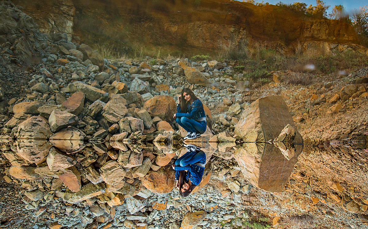 Sessão externa 15 anos Kauani reflexo na agua