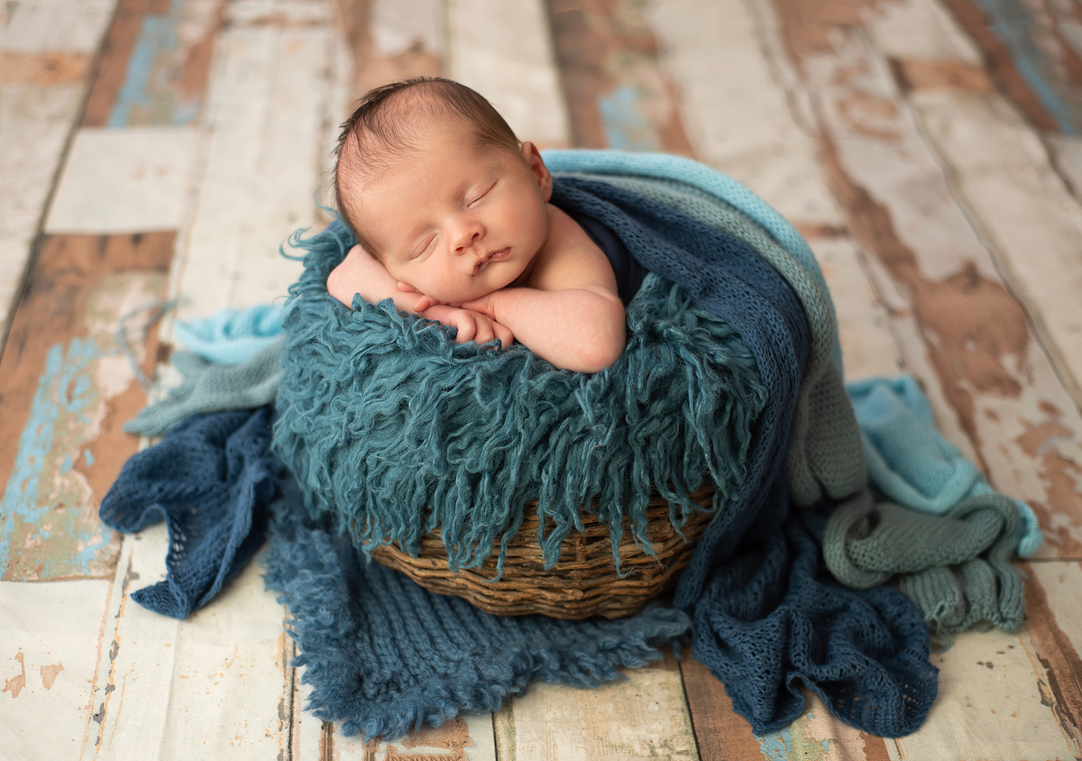 foto de bebê no cestinho