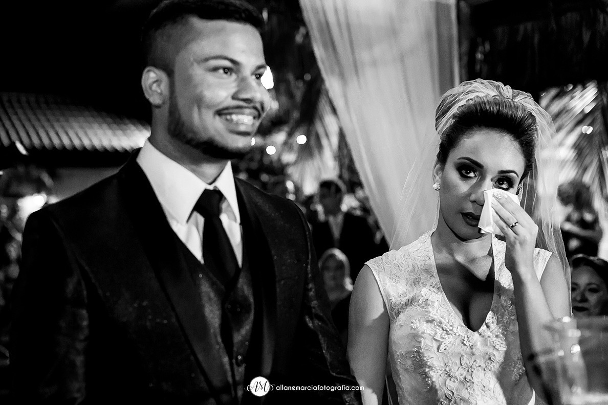 noiva chorando emocionadada