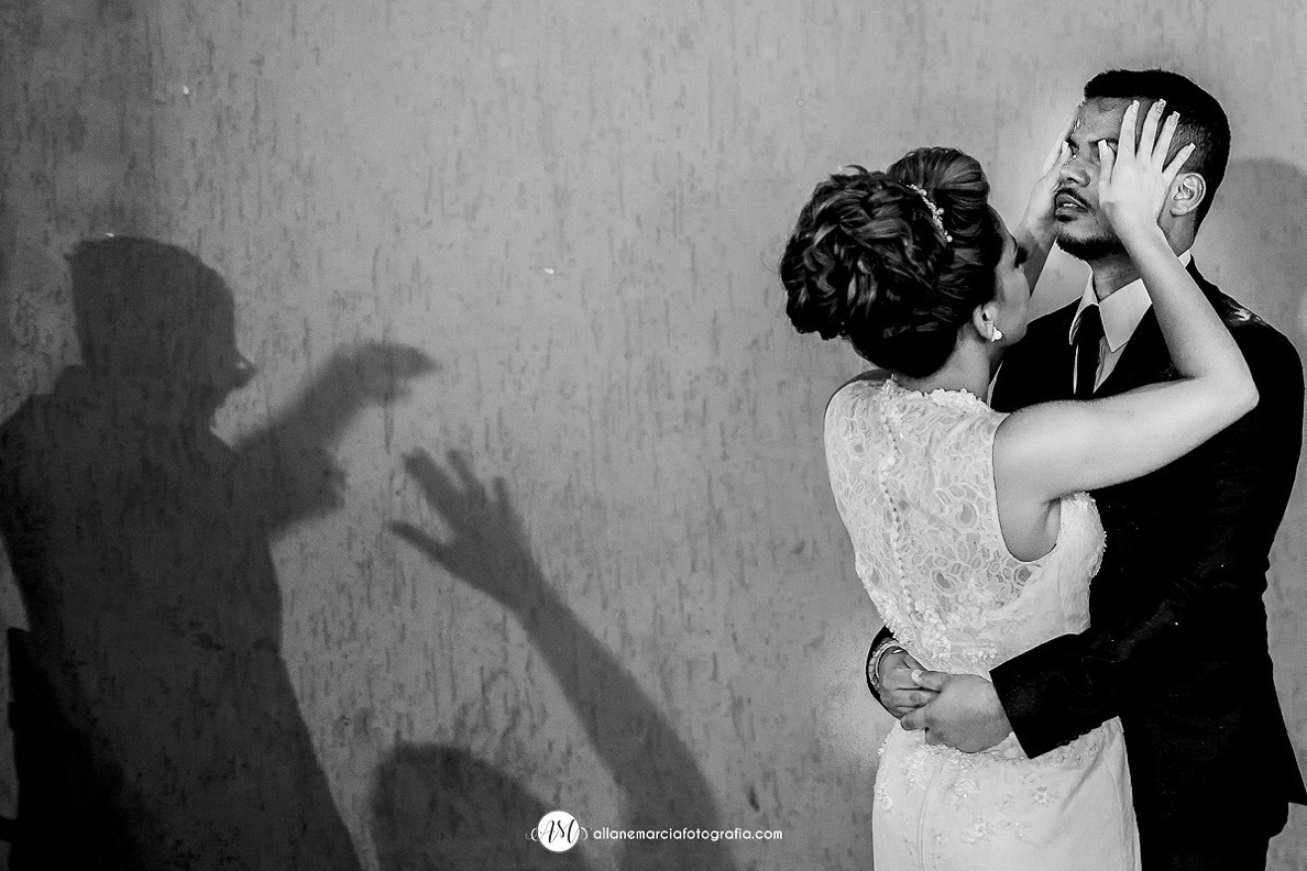 noivo emocionado na dança dos noivos