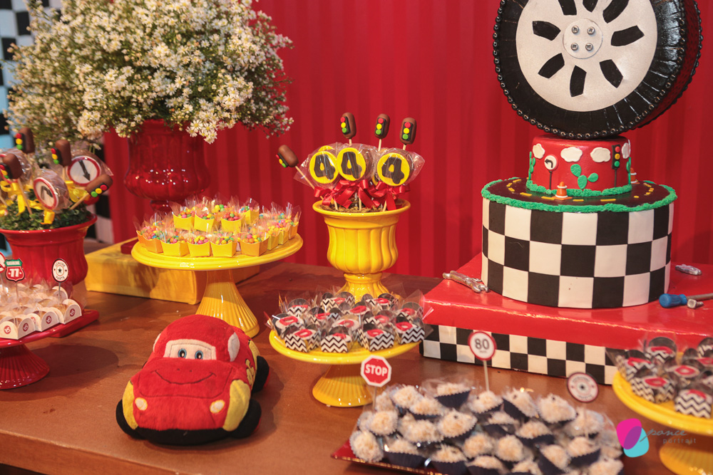 aniversario infantil, festas, festa infntil, fotografia, fotos de criancas, festas, fotografo de aniversario, cuiaba, decor, carros, cars, mercearia kids, leila malouf,