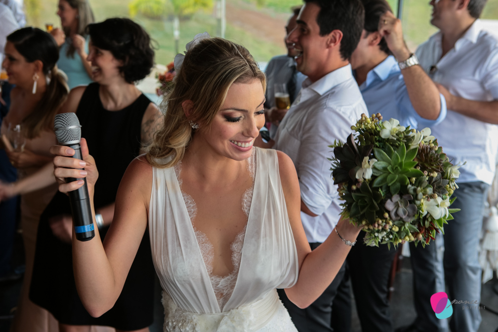 noiva, casamento, wedding, vestido de noiva, loira, carro de noiva, pai de noiva, bouquet, suculentas, atma, resort, chapada dos guimaraes, mato grosso, cuiaba, casamento na chapada, criancas, kids, noivo,