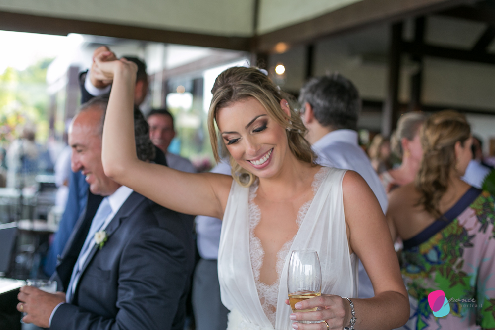 noiva, casamento, wedding, vestido de noiva, loira, carro de noiva, pai de noiva, bouquet, suculentas, atma, resort, chapada dos guimaraes, mato grosso, cuiaba, casamento na chapada, criancas, kids, noivo,