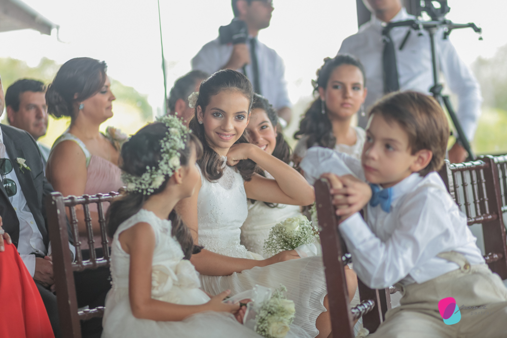 noiva, casamento, wedding, vestido de noiva, loira, carro de noiva, pai de noiva, bouquet, suculentas, atma, resort, chapada dos guimaraes, mato grosso, cuiaba, casamento na chapada, criancas, kids